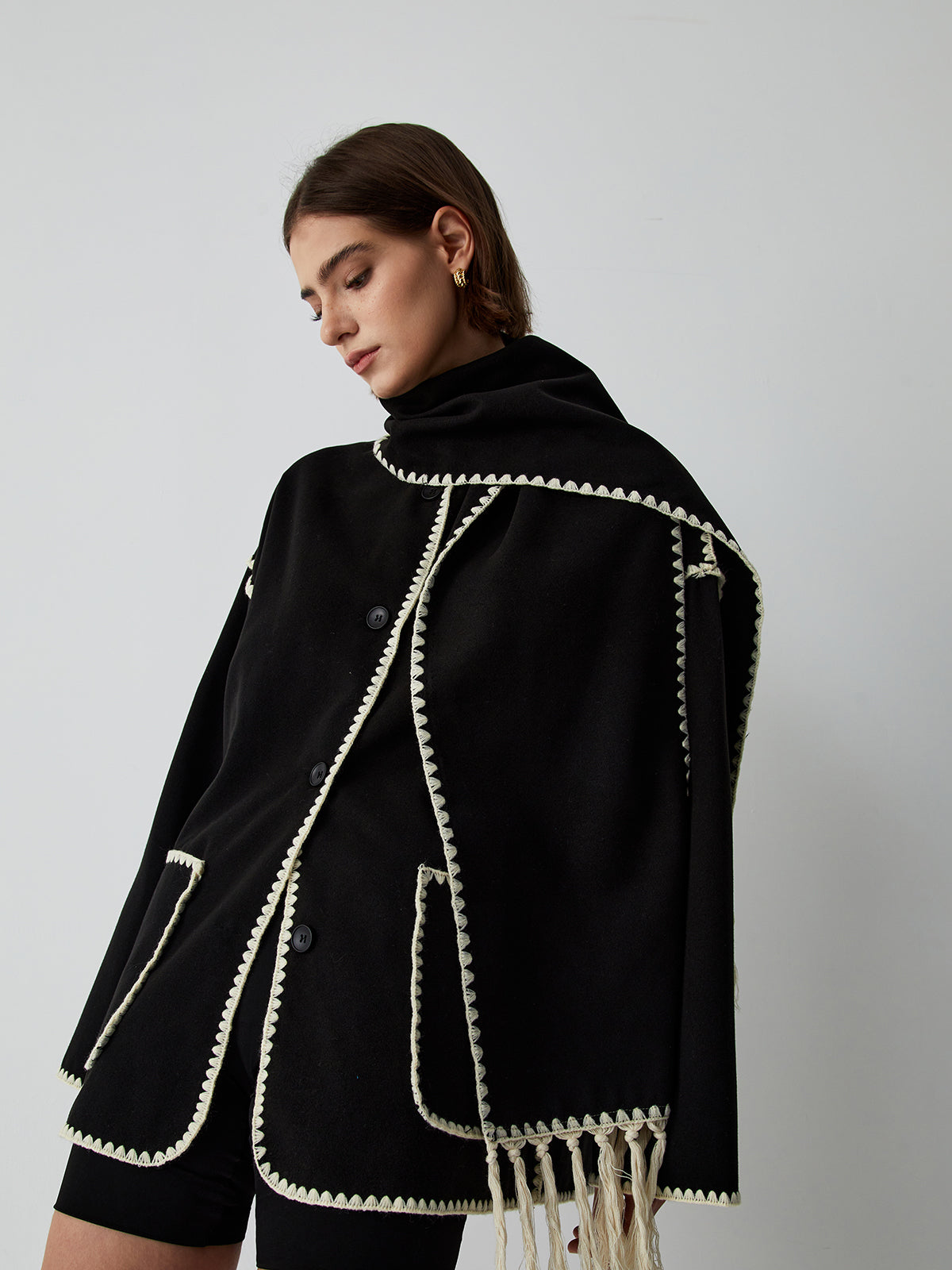 Amara | Dames capecoat met contrasterende bies en bijpassende sjaal